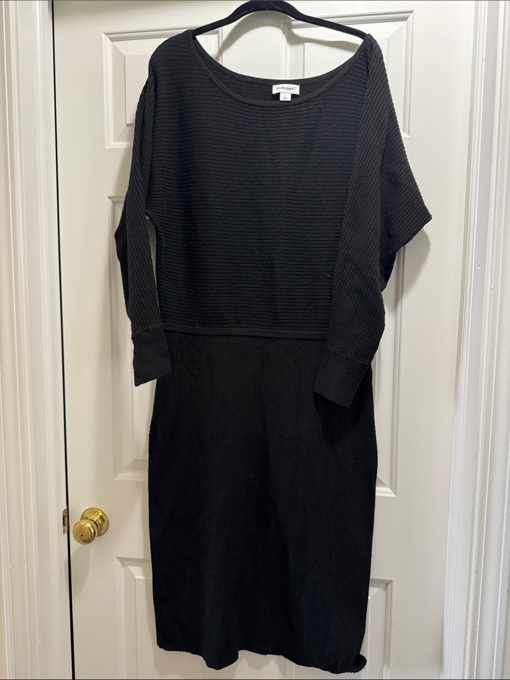 Studio Park  Black Long-Sleeve Ribbed Midi Dress